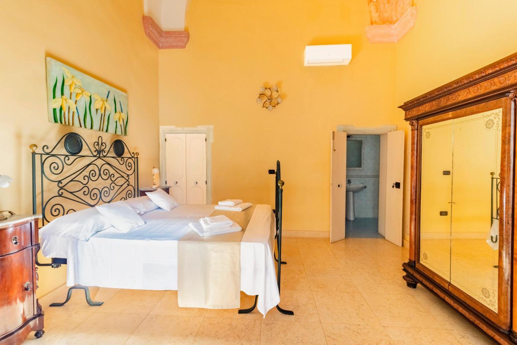 مبيت وإفطار غالّيبولي Palazzo Insula المظهر الخارجي الصورة