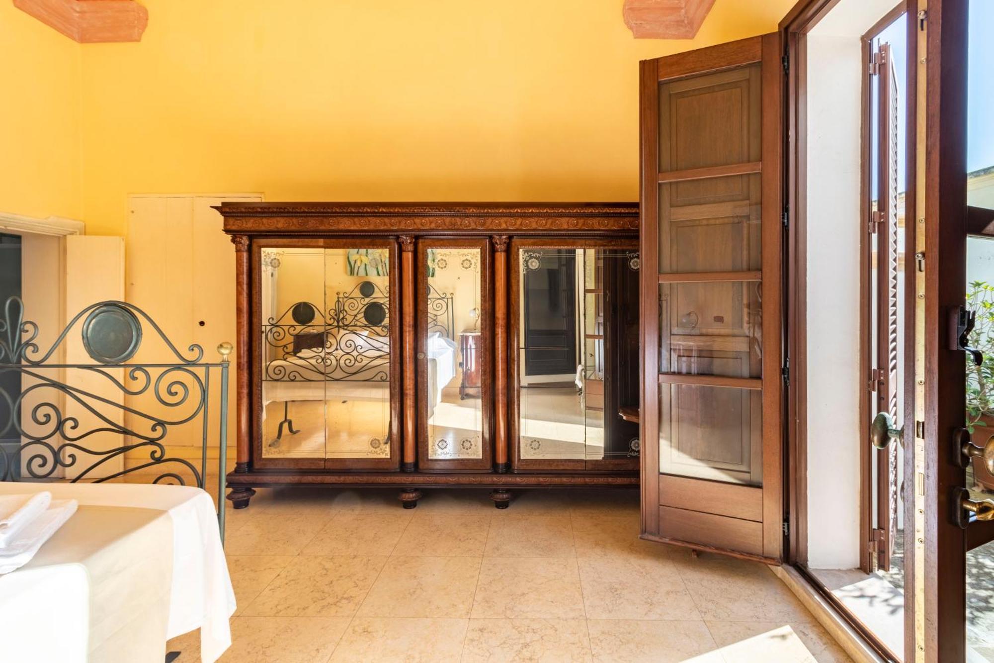 مبيت وإفطار غالّيبولي Palazzo Insula المظهر الخارجي الصورة